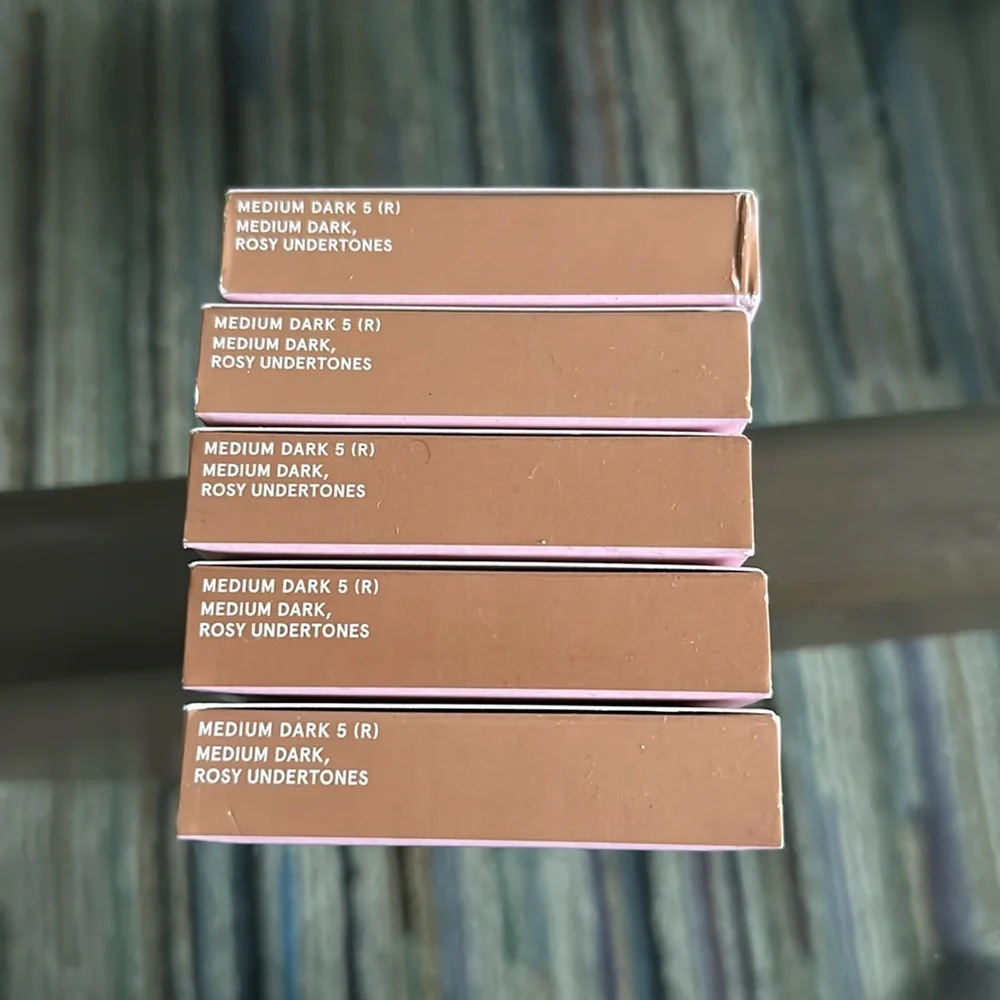 One Size O/S Powder Foundation medium Dark 5 Turn Up The Base